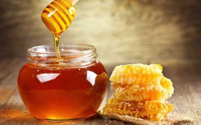 Sử dụng mật ong để hỗ trợ trắng da mặt