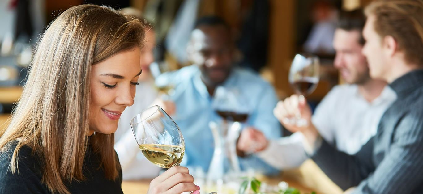 Rượu vang và sức khỏe: Hiểu đúng để dùng đúng