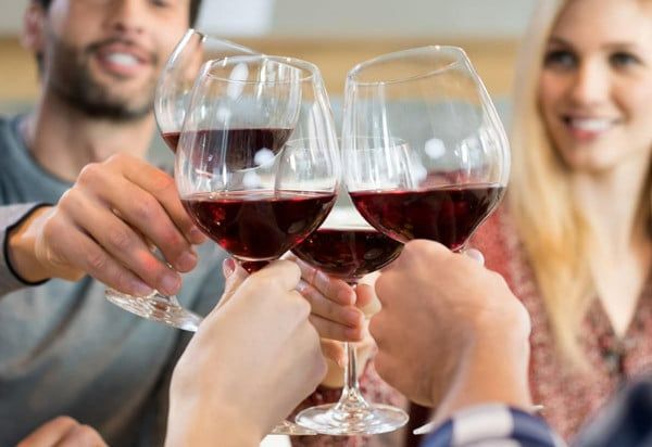 Uống rượu trước hay sau ăn: Phân tích các thời điểm phổ biến